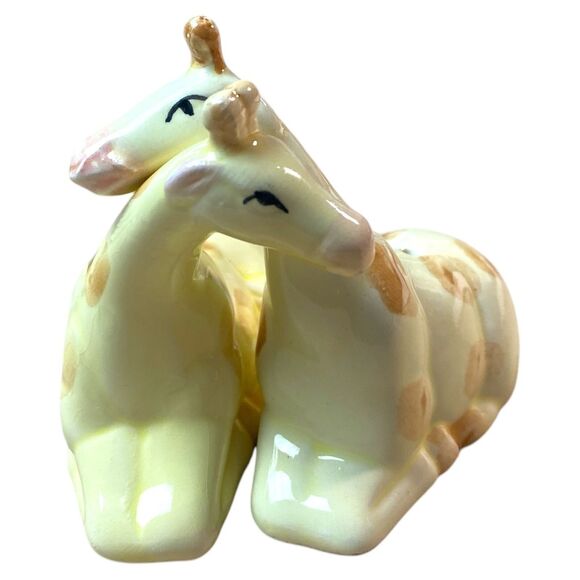 Vintage Ceramic Giraffe Salt & Pepper Shakers 2" Tall Japan Zoo MCM - Picture 3 of 7